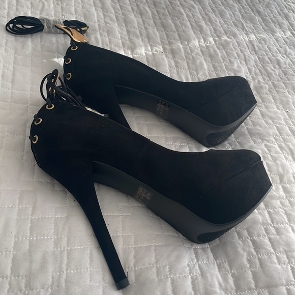 NEW QUPID BLACK TIE PLATFORM PUMP size 7 lace up around Leg heels shoes sexy - Picture 8 of 11